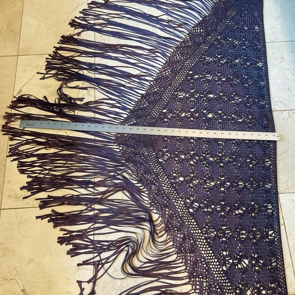 Fringe Shaw / Wrap / Scarf, Purple, Excellent Condition, 62” x 36” - Picture 11 of 12